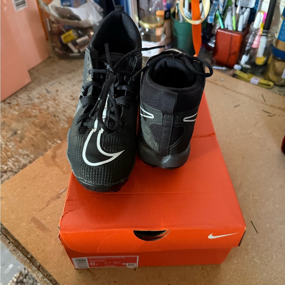 Youth Nike cleats excellent condition! - Picture 2 of 14